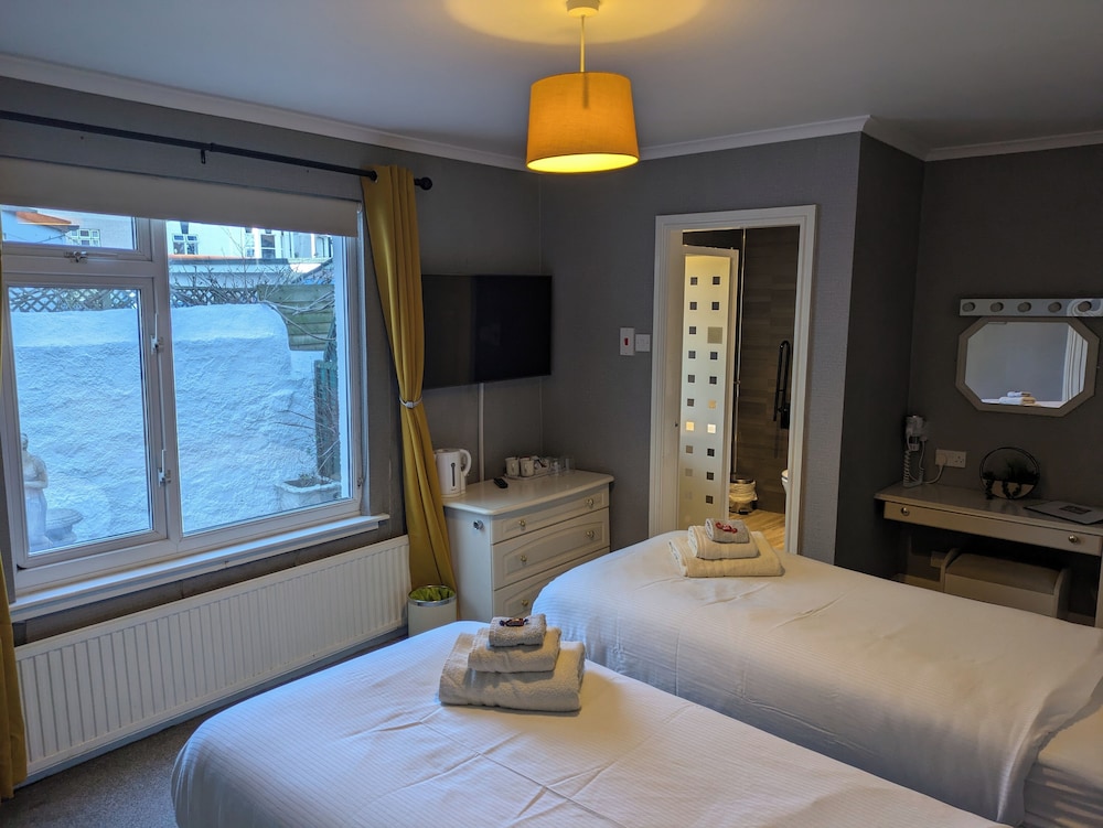 Classic Twin Room, Ground Floor photo 3