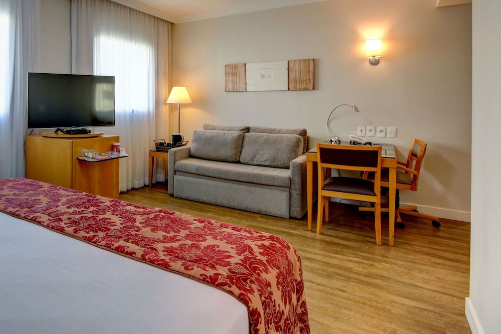 Executive Suite, 1 King Bed - Photo 1