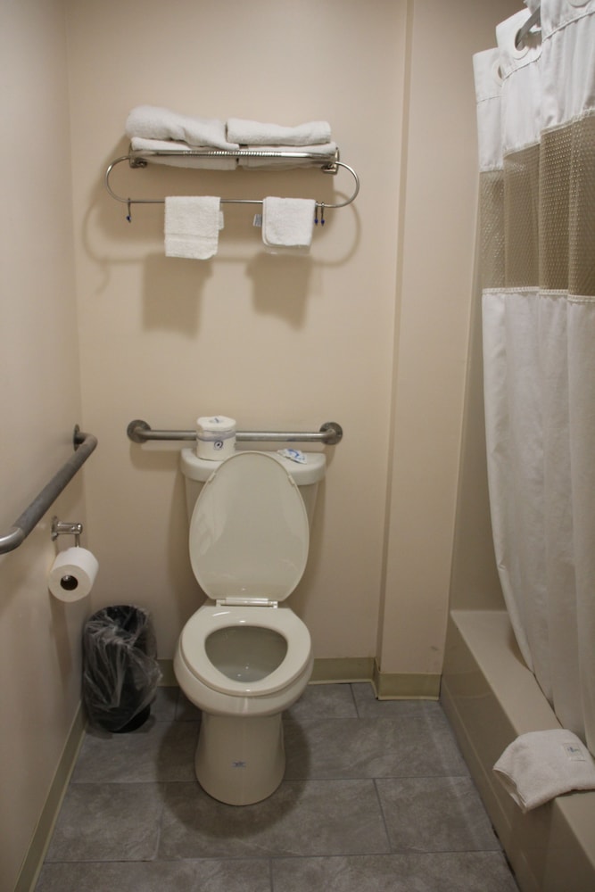 Standard Room, 2 Queen Beds - Photo 4