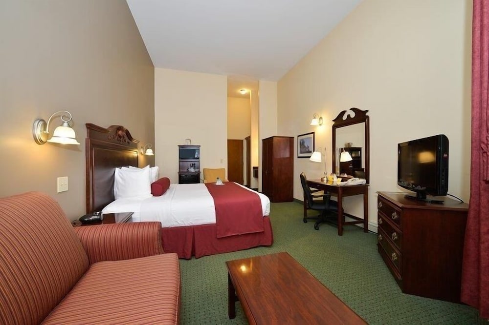 Suite, 1 Queen Bed, Non Smoking, City View (with Sofabed)