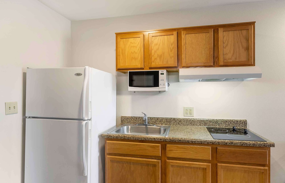 Standard Studio, Non Smoking, Refrigerator & Microwave photo 3