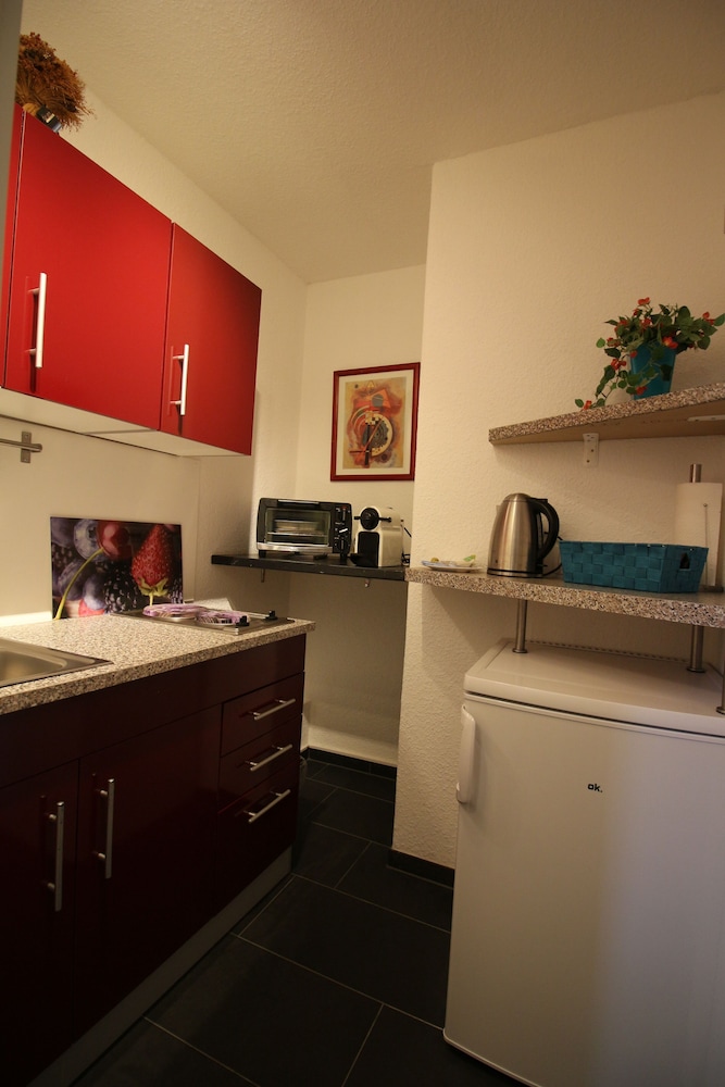 Basic Twin Room, 1 Bedroom, Non Smoking, Mountain View - Photo 2