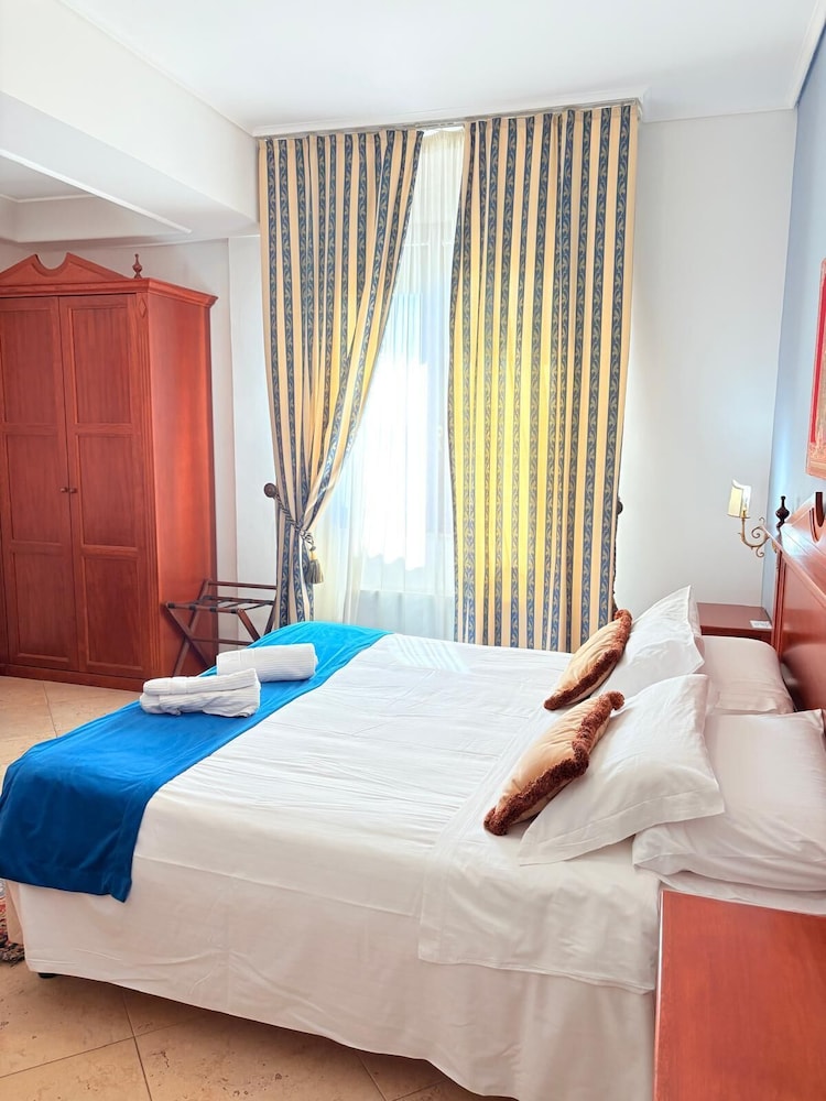 Superior Double or Twin Room - Photo 4