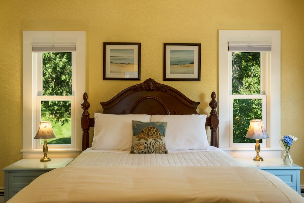Room (Lake Waukewan) photo 1