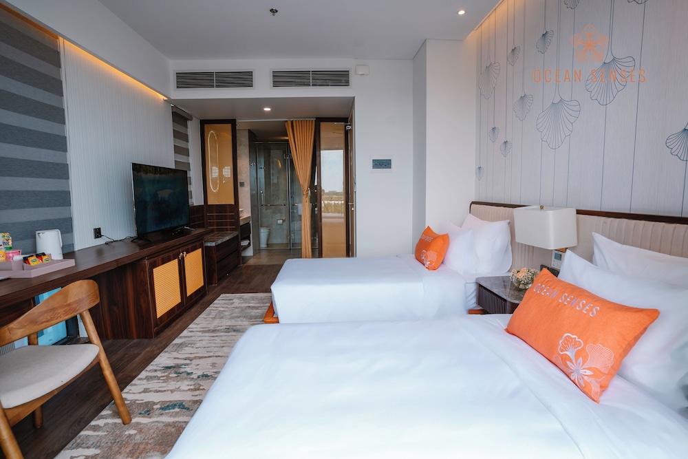 Deluxe Double Room Single Use, Balcony, City View