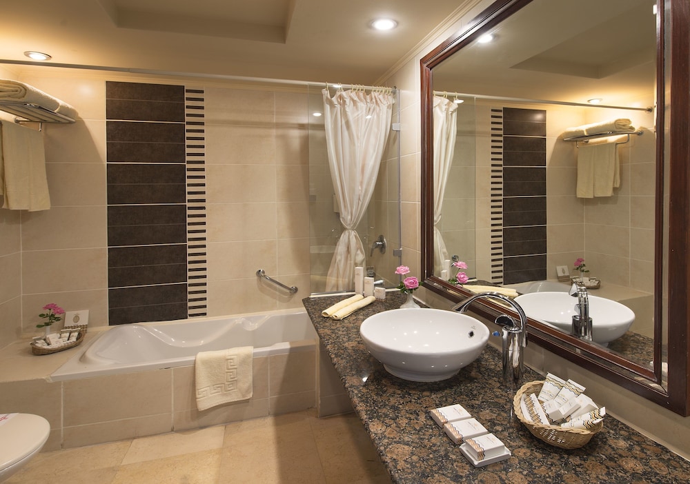 Deluxe Room, Golf View - Photo 4
