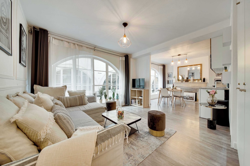 Deluxe Apartment