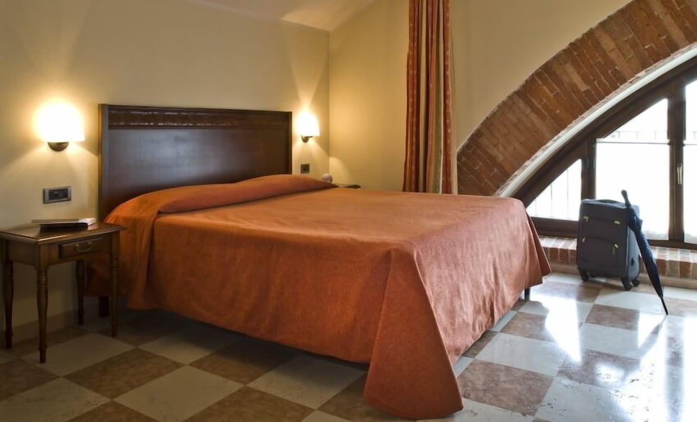 Standard Room photo 2