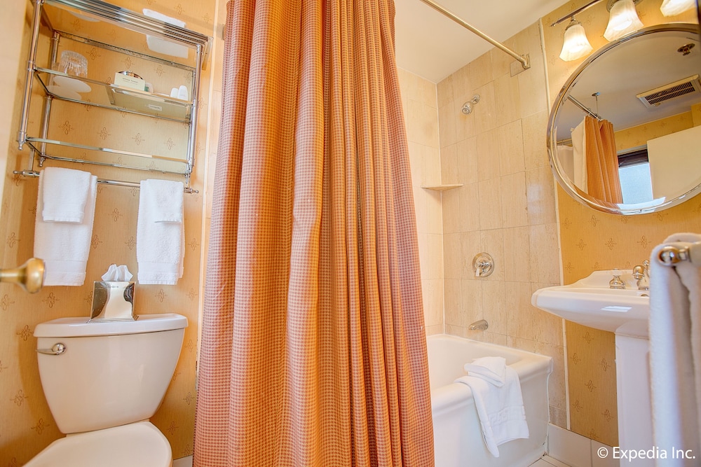 Deluxe Room, 2 Double Beds, Accessible thumbnail 5