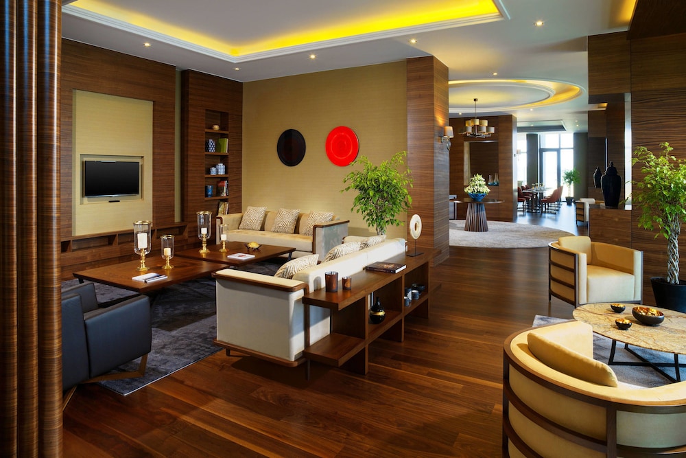 Club Room, 1 King Bed thumbnail 6