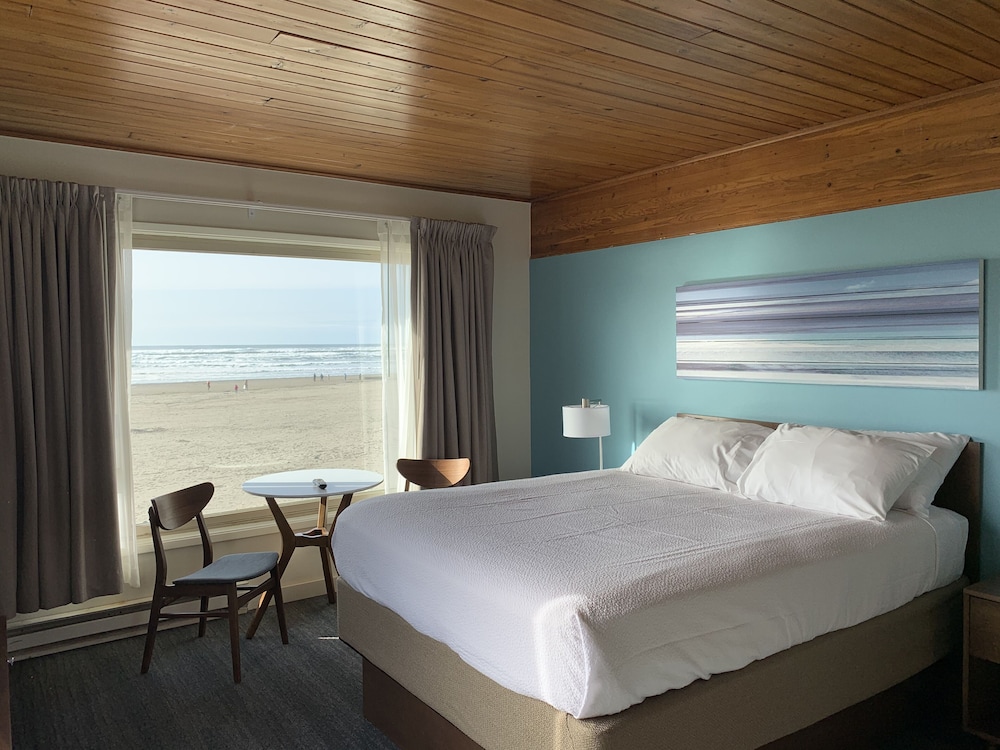 Ocean Front Junior Suite-Corner Room photo 2