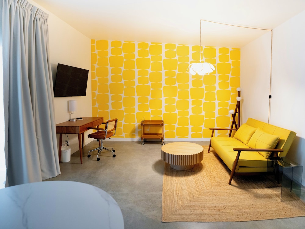 Premium Suite, 1 King Bed with Sofa bed, Kitchen, Pool View photo 1