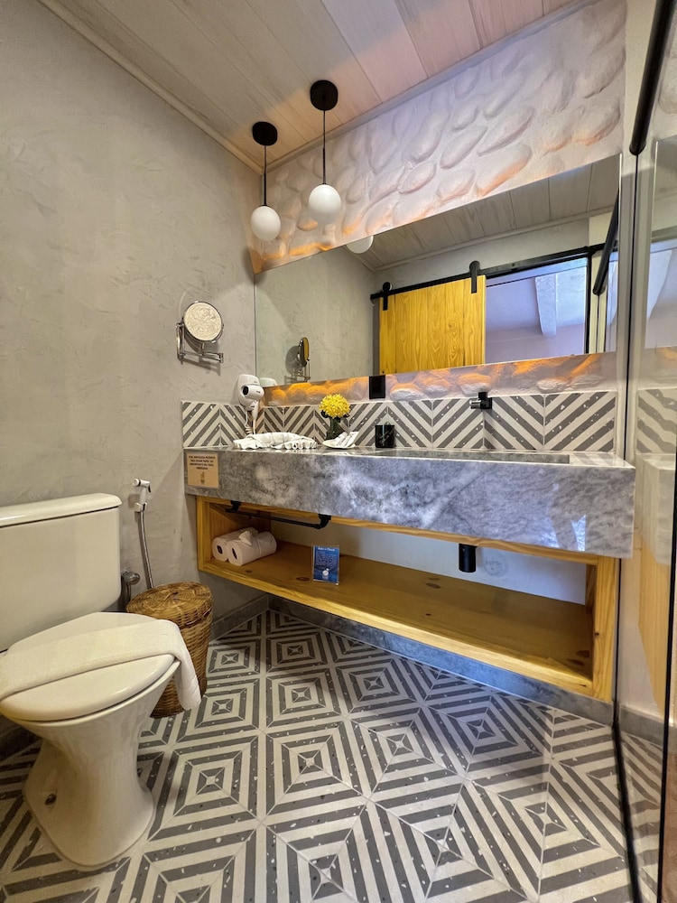 Luxury Double Room Single Use, 1 Queen Bed photo 2