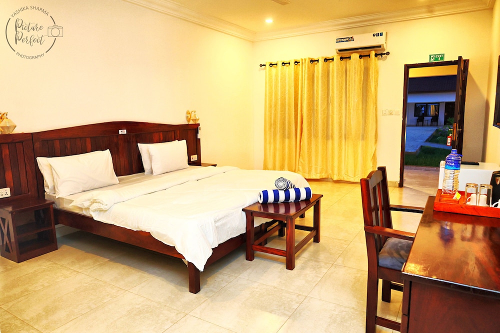 Deluxe Double or Twin Room, Pool View