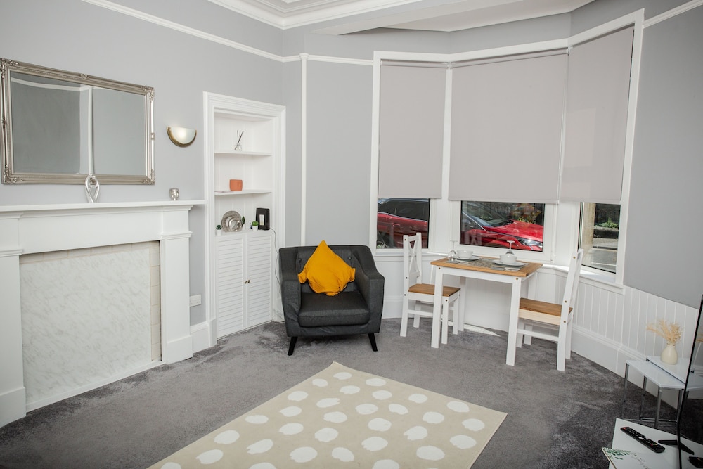 Apartment, Private Bathroom, Garden View photo 3