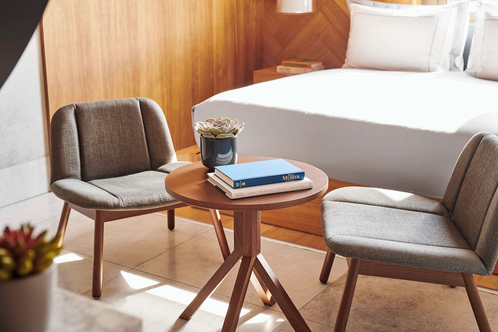 Deluxe Room, 1 King Bed