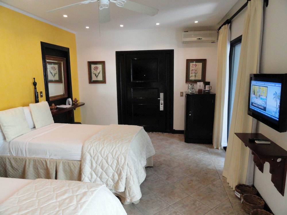Standard Twin Room - Photo 3