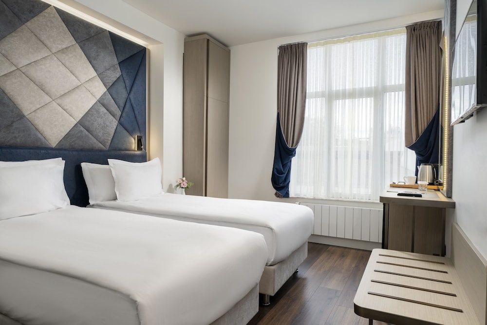 Standard Double or Twin Room, 1 Double or 2 Twin Beds photo 2