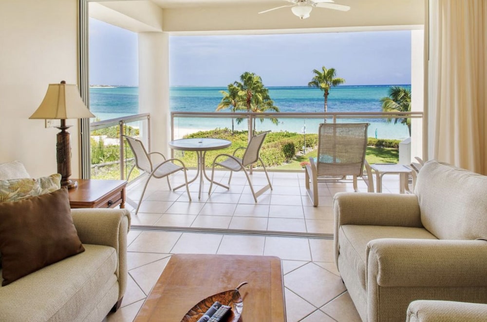 1-Bedroom Oceanfront (4301) photo 3