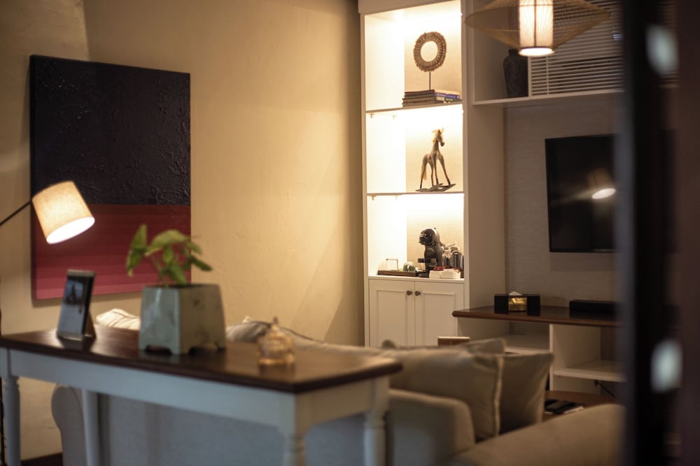 2 Bedroom Beach Front Residence thumbnail 5