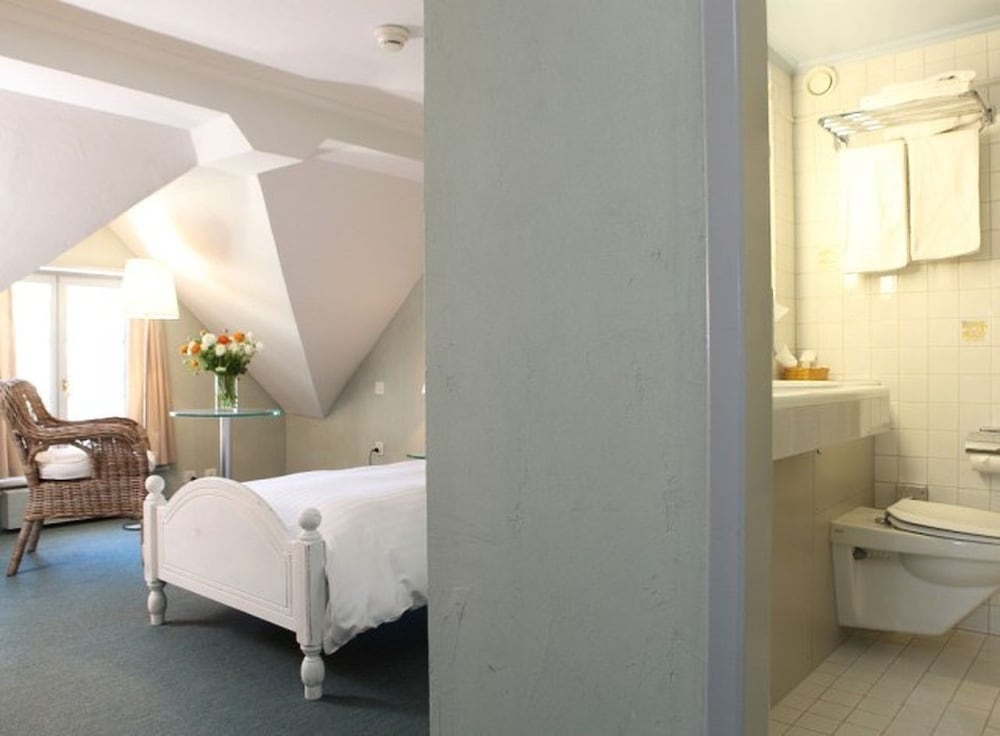 Room (Dachstübli) photo 2