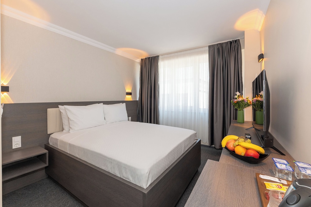 Standard Double Room, City View photo 2