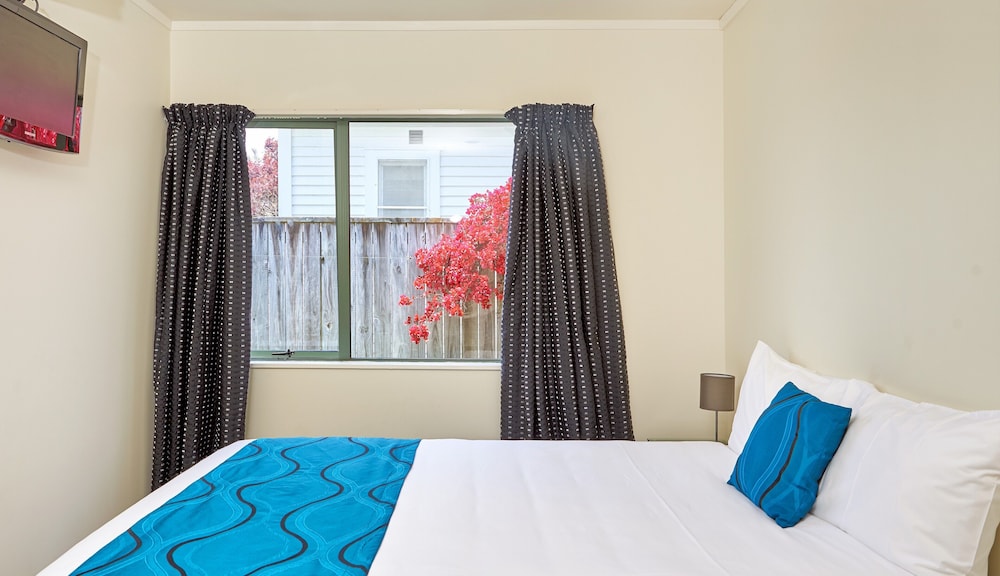 Suite, 1 Bedroom, Non Smoking, Kitchenette (Suite, spa bath) photo 1