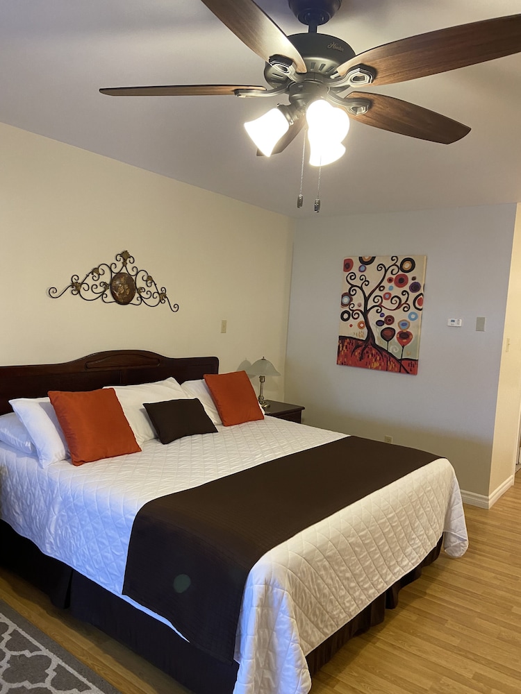 Suite, 1 King Bed (Second Floor)