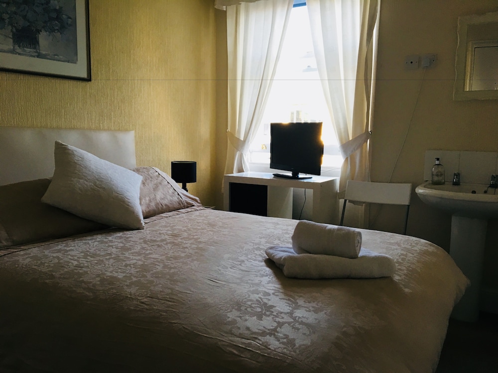 Double Room (Shared Bathroom) photo 2