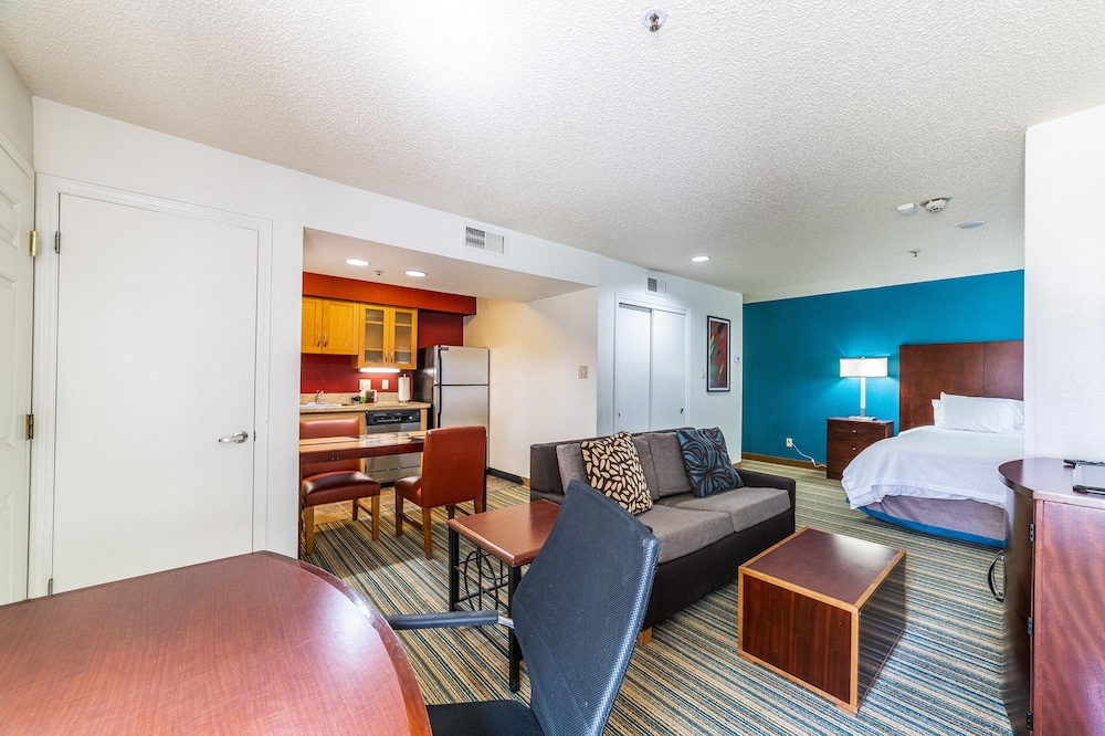 Deluxe Studio Suite photo 1