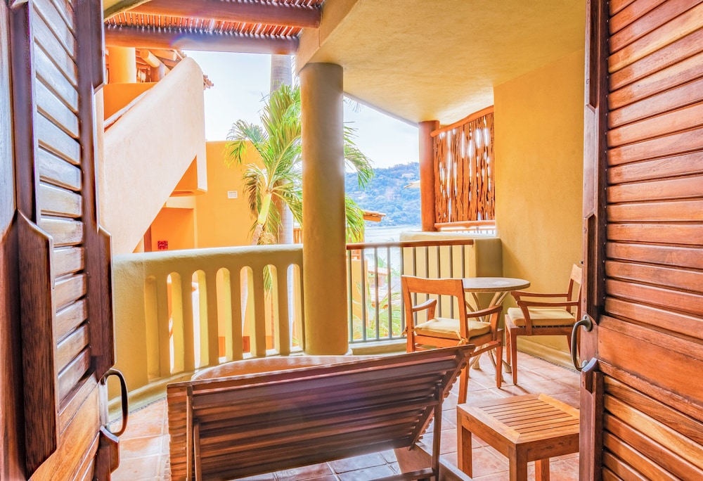 1 BEDROOM KING SUITE WITH BALCONY - Photo 1