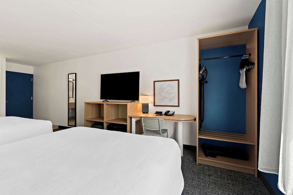 Room, 2 Queen Beds - Photo 7
