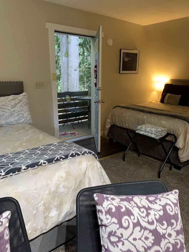 Signature Studio Suite, Multiple Beds, Kitchenette, Garden Area photo 2