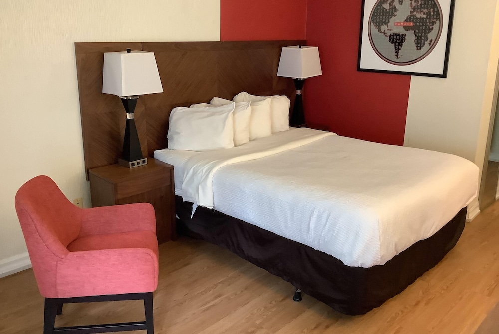 Deluxe Room, 1 Queen Bed with Sofa bed, Non Smoking - Photo 1