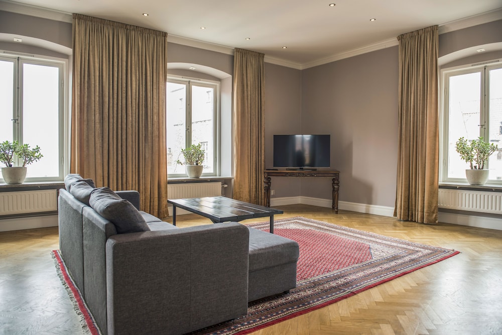 Apartment - Photo 2