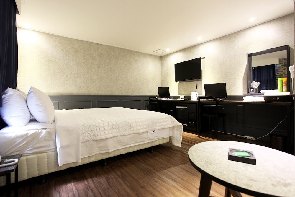Room (Special room (75-inch large TV)) photo 2