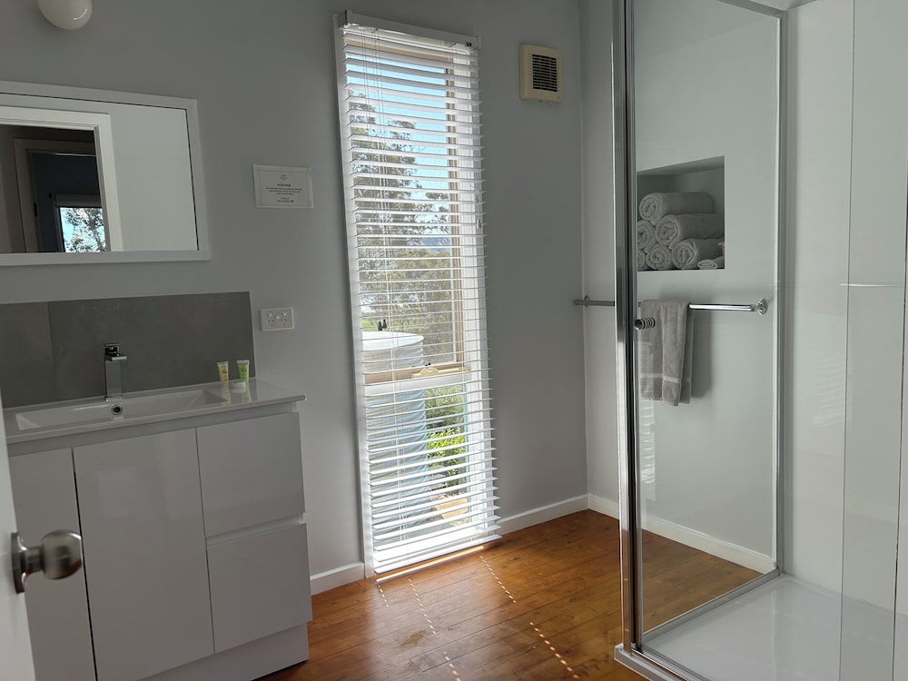 Standard Cottage, 2 Bedrooms, Non Smoking, Lake View (Redgum Cottage) photo 3