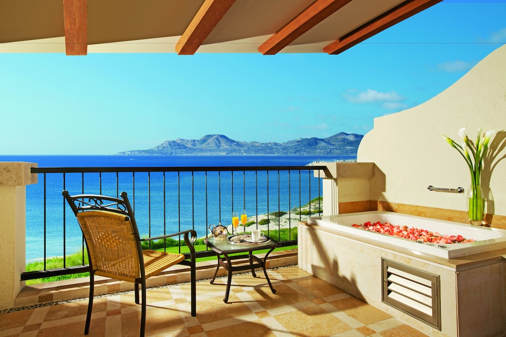 Preferred Club Junior Suite Ocean Front King