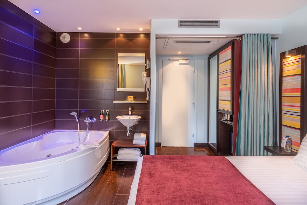 Premium Room thumbnail 5
