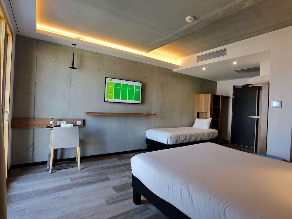Standard Room, Multiple Beds (Gulf view) - Photo 5