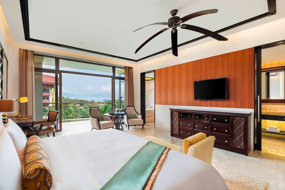 Room, 1 King Bed, Pool View - Photo 1