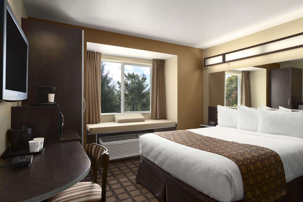 Standard Room, 1 Queen Bed, Non Smoking photo 1