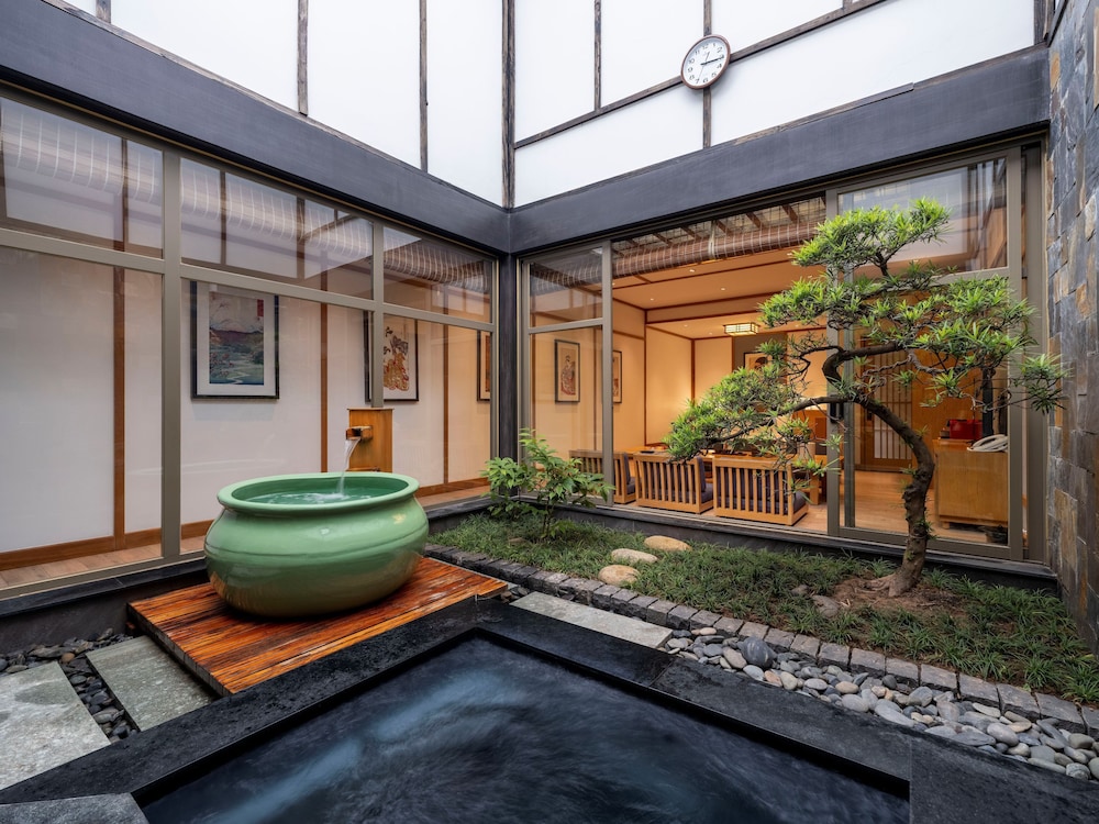 Washitsu Omoteashi with Public Onsen - Photo 9