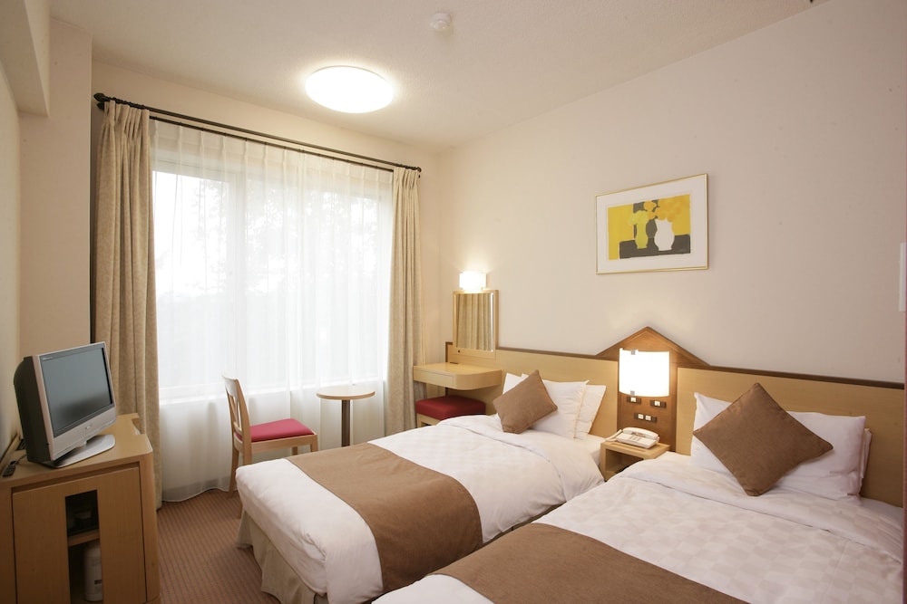 Twin Room B, Smoking