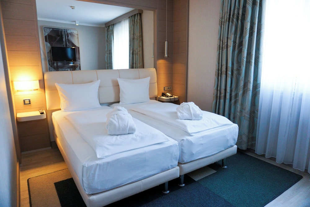 Business Twin Room - Photo 1
