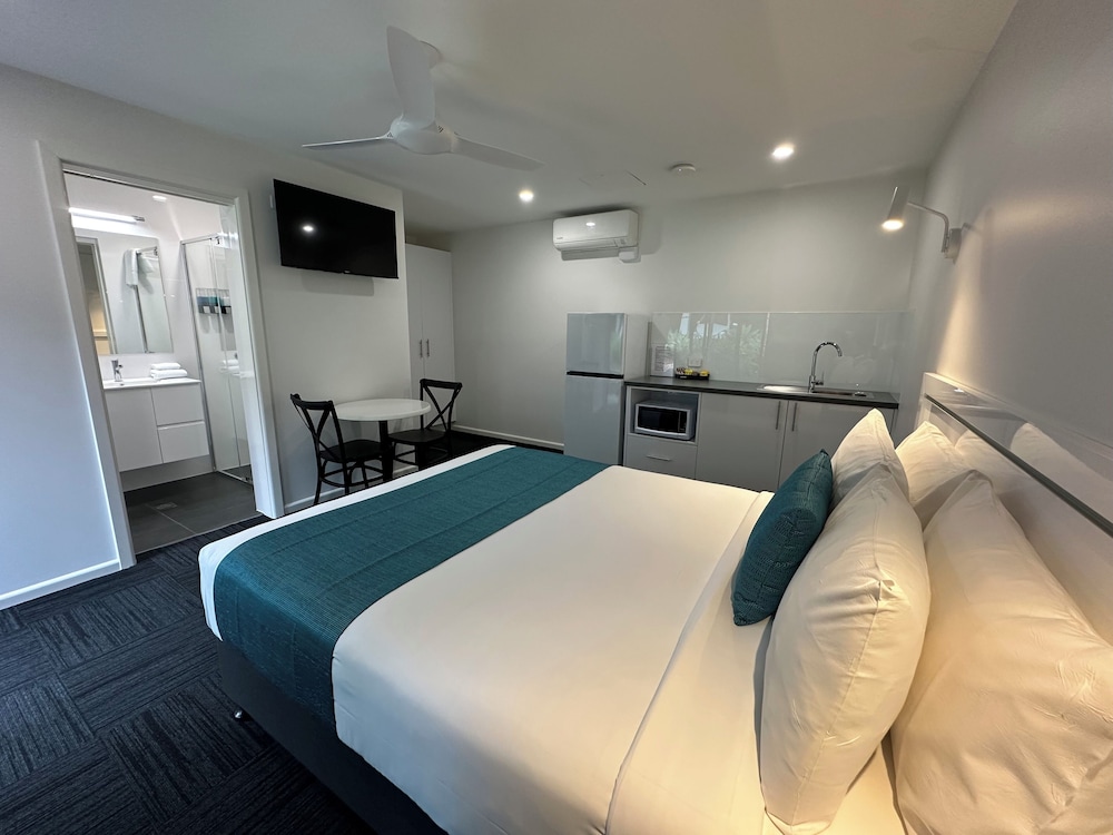 Executive Queen Room with Kitchenette