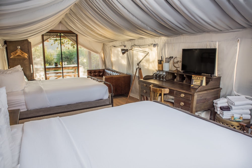Safari Tent 2 Queens photo 1