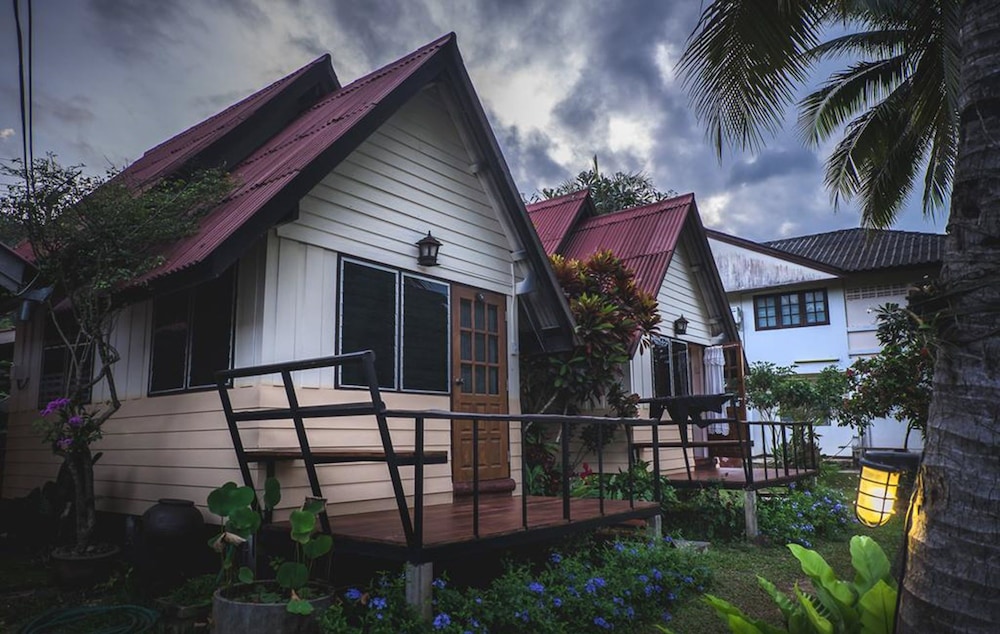 Bungalow With River View photo 2