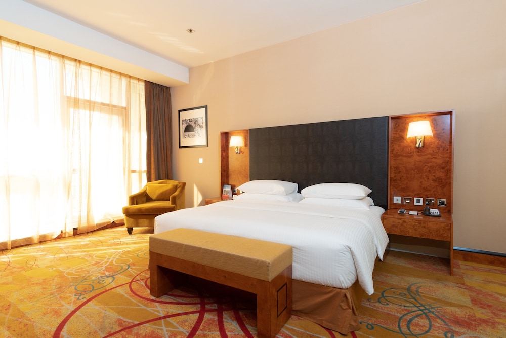Family Suite, complimentary shuttle to DXB Airport Terminal 1 & 3