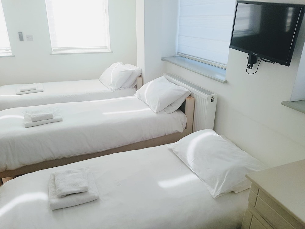 Triple Room, Ensuite photo 2